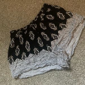 Abercrombie / flowy shorts